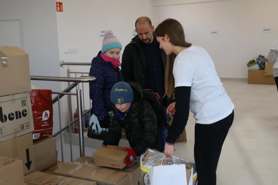 Zbiórka artykułów dla uchodźców z Ukrainy – wielkie serca Limanowian - zdjęcie 2
