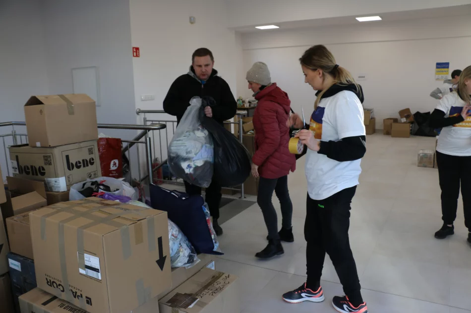 Zbiórka artykułów dla uchodźców z Ukrainy – wielkie serca Limanowian - zdjęcie 4