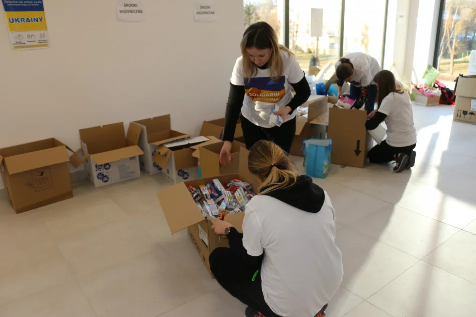 Zbiórka artykułów dla uchodźców z Ukrainy – wielkie serca Limanowian - zdjęcie 12