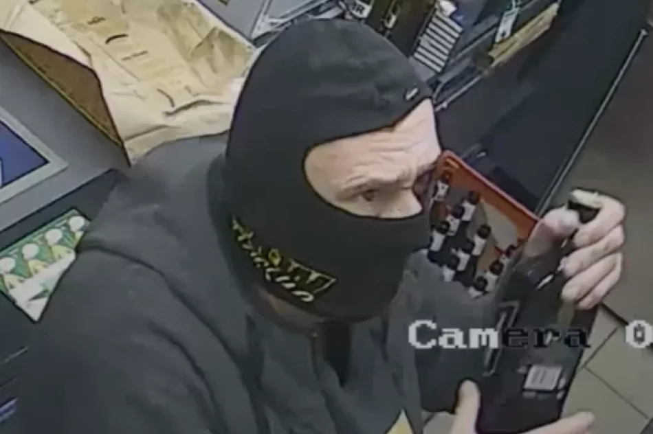 Włamanie do sklepu Żabka. Rozpoznajesz sprawcę? - zdjęcie 2