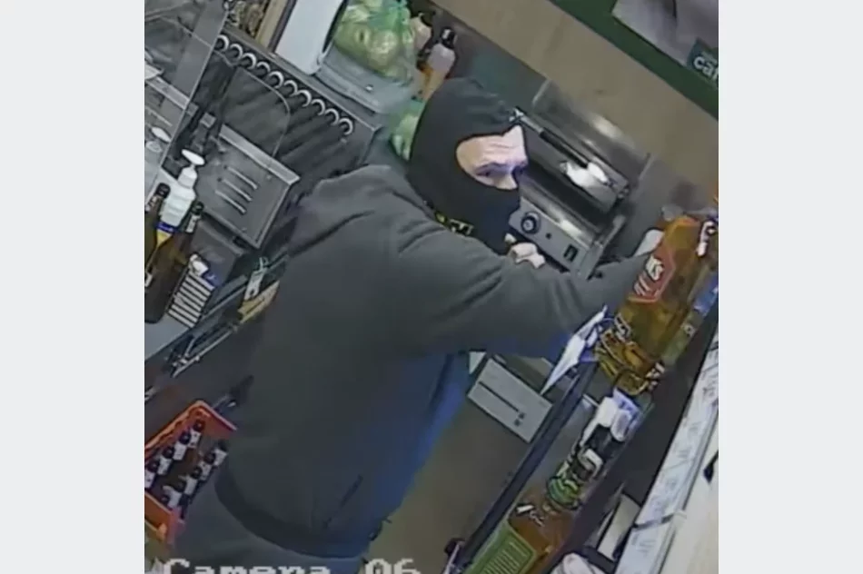 Włamanie do sklepu Żabka. Rozpoznajesz sprawcę? - zdjęcie 3