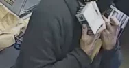 Włamanie do sklepu Żabka. Rozpoznajesz sprawcę? - zdjęcie 4