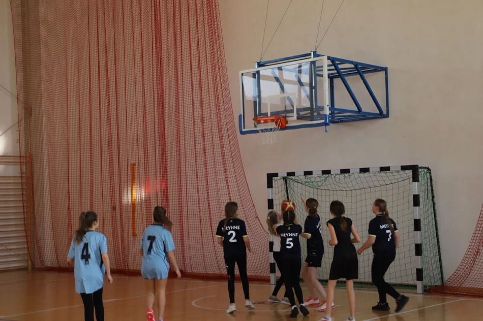 Młynne i Stara Wieś Mistrzami Gminy Limanowa w koszykówce w ramach Igrzysk Dzieci - zdjęcie 4