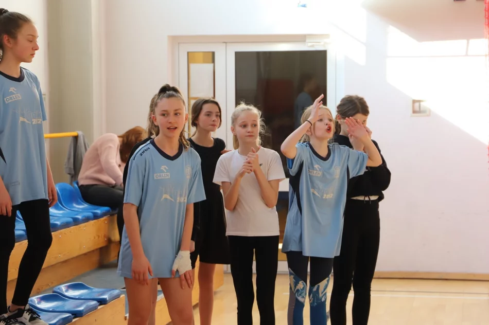 Młynne i Stara Wieś Mistrzami Gminy Limanowa w koszykówce w ramach Igrzysk Dzieci - zdjęcie 6