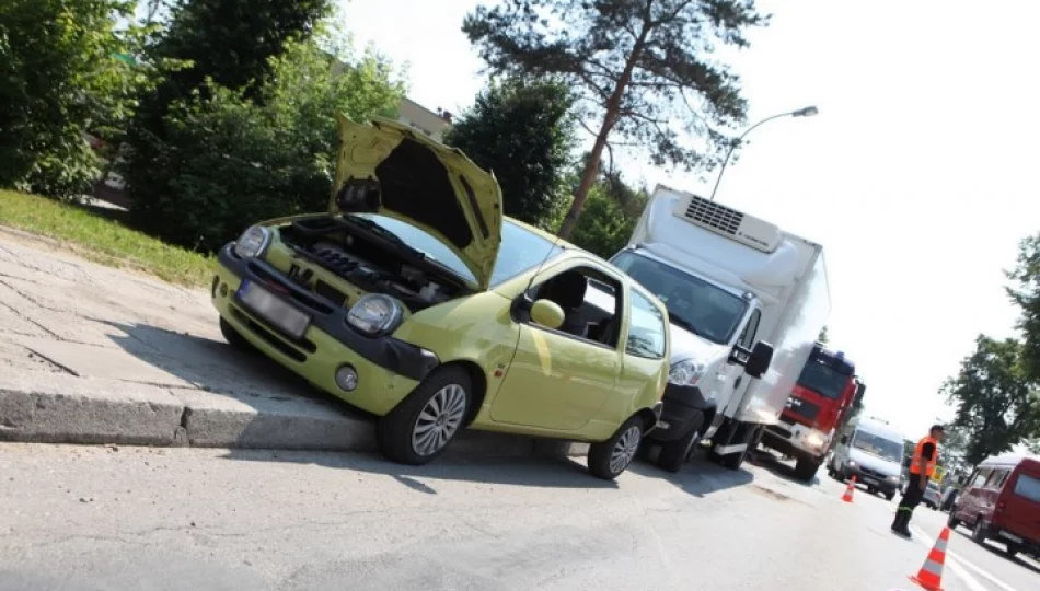 Zderzenie 3 pojazdów. 1 osoba poszkodowana - zdjęcie 1