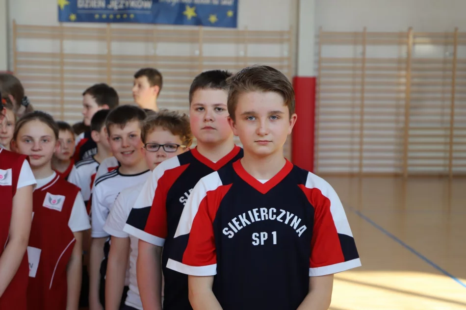 Młynne i Stara Wieś Mistrzami Gminy Limanowa w koszykówce w ramach Igrzysk Dzieci - zdjęcie 17