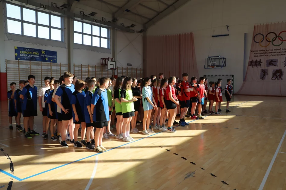 Młynne i Stara Wieś Mistrzami Gminy Limanowa w koszykówce w ramach Igrzysk Dzieci - zdjęcie 18