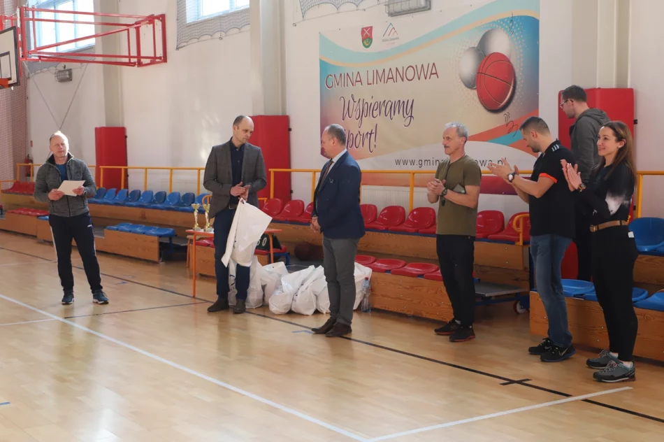 Młynne i Stara Wieś Mistrzami Gminy Limanowa w koszykówce w ramach Igrzysk Dzieci - zdjęcie 19