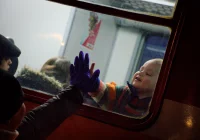 Kraków: Ukraińcy docierają na dworzec i szukają schronienia w całej Europie - zdjęcie główne