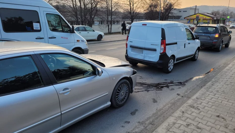 Zderzenie trzech pojazdów na DK 28 - zdjęcie 1