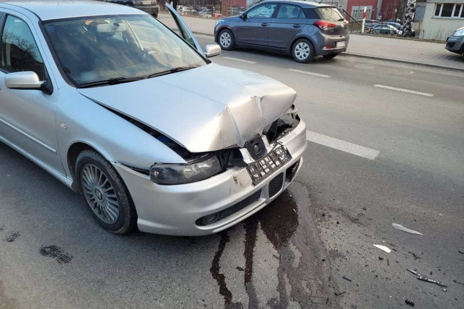 Zderzenie trzech pojazdów na DK 28 - zdjęcie 3