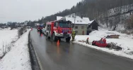 Groźnie wyglądające dachowanie, jedna osoba trafiła do szpitala - zdjęcie 3