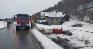 Groźnie wyglądające dachowanie, jedna osoba trafiła do szpitala - zdjęcie 4