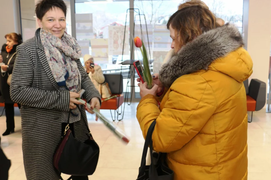 Kwiaty i koncert muzyki country dla mieszkanek miasta - zdjęcie 4