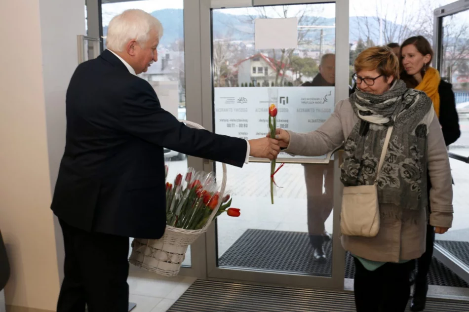 Kwiaty i koncert muzyki country dla mieszkanek miasta - zdjęcie 6