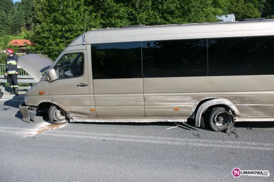 Zderzenie z busem na moście - zdjęcie 2