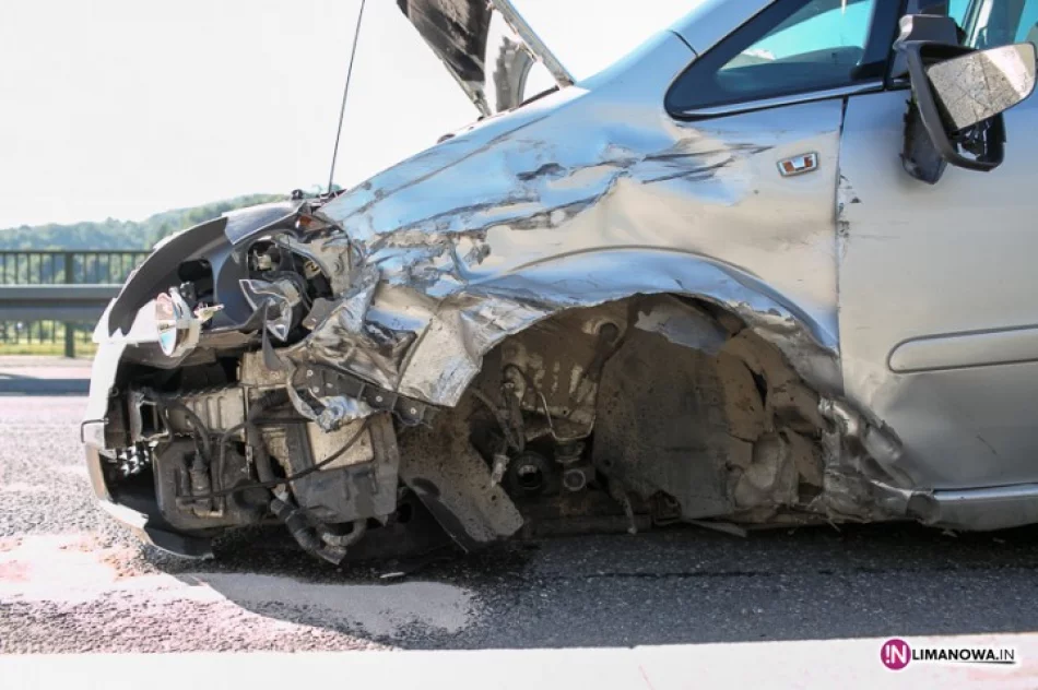 Zderzenie z busem na moście - zdjęcie 4