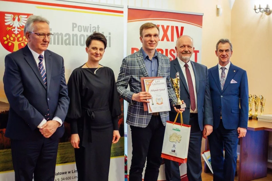 Piłkarze, trenerzy i działacze sportowi z Miasta Limanowa nagrodzeni w Plebiscycie Podokręgu Piłki Nożnej - zdjęcie 4