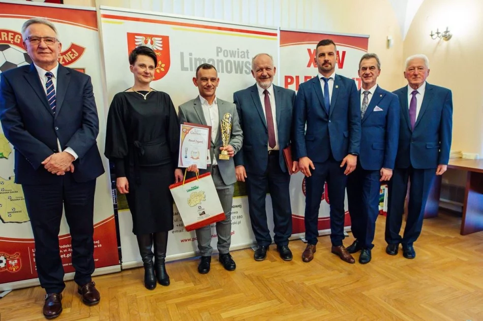 Piłkarze, trenerzy i działacze sportowi z Miasta Limanowa nagrodzeni w Plebiscycie Podokręgu Piłki Nożnej - zdjęcie 5
