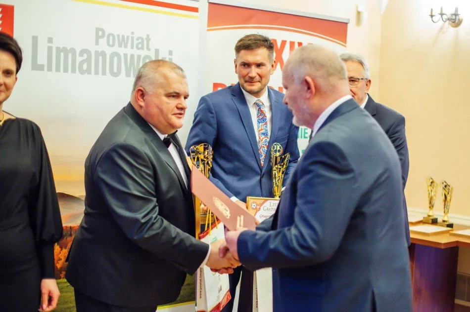 Piłkarze, trenerzy i działacze sportowi z Miasta Limanowa nagrodzeni w Plebiscycie Podokręgu Piłki Nożnej - zdjęcie 9