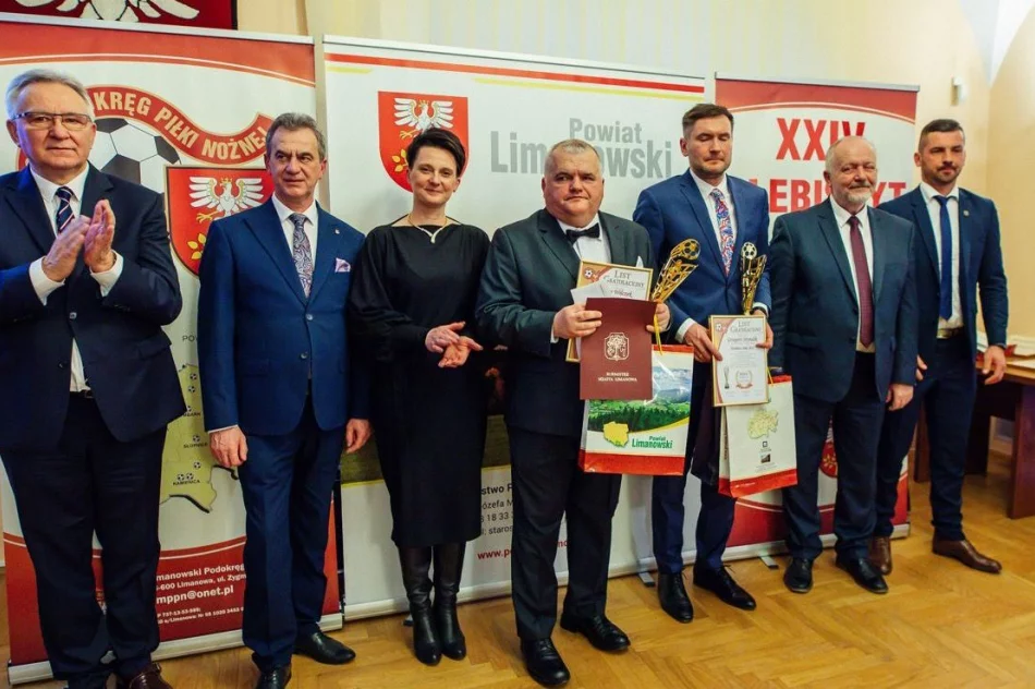 Piłkarze, trenerzy i działacze sportowi z Miasta Limanowa nagrodzeni w Plebiscycie Podokręgu Piłki Nożnej - zdjęcie 10