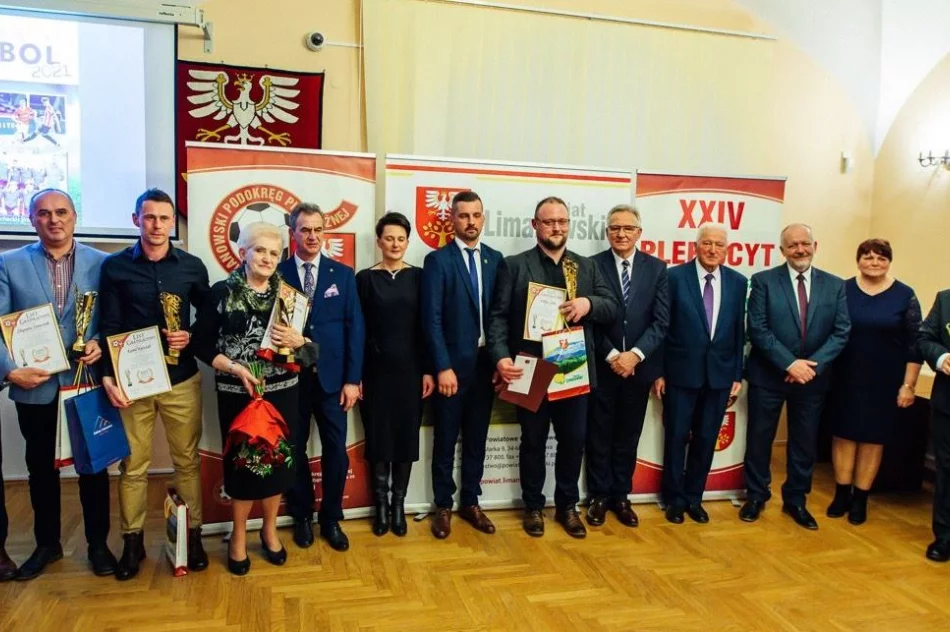 Piłkarze, trenerzy i działacze sportowi z Miasta Limanowa nagrodzeni w Plebiscycie Podokręgu Piłki Nożnej - zdjęcie 11