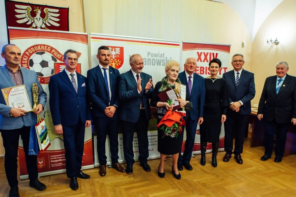 Piłkarze, trenerzy i działacze sportowi z Miasta Limanowa nagrodzeni w Plebiscycie Podokręgu Piłki Nożnej - zdjęcie 13