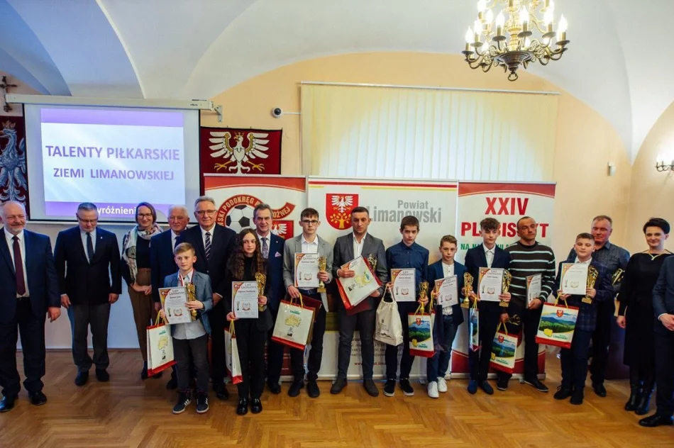 Piłkarze, trenerzy i działacze sportowi z Miasta Limanowa nagrodzeni w Plebiscycie Podokręgu Piłki Nożnej - zdjęcie 19