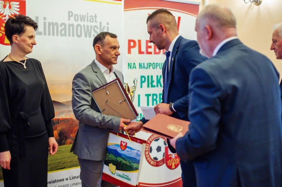 Piłkarze, trenerzy i działacze sportowi z Miasta Limanowa nagrodzeni w Plebiscycie Podokręgu Piłki Nożnej - zdjęcie 20