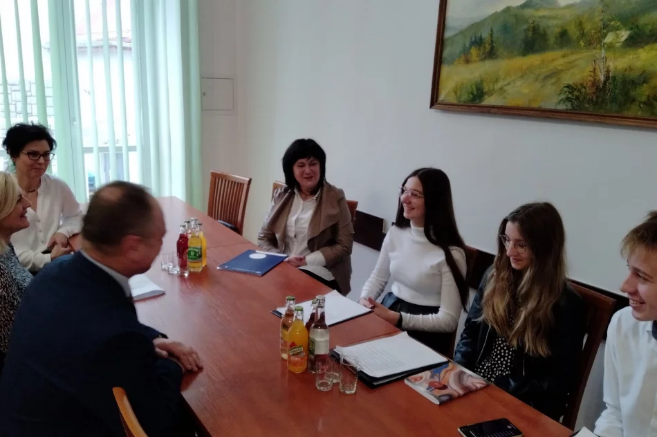 „Projektanci edukacji” z Mordarki z wizytą w Urzędzie Gminy - zdjęcie 2