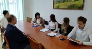 „Projektanci edukacji” z Mordarki z wizytą w Urzędzie Gminy - zdjęcie 3