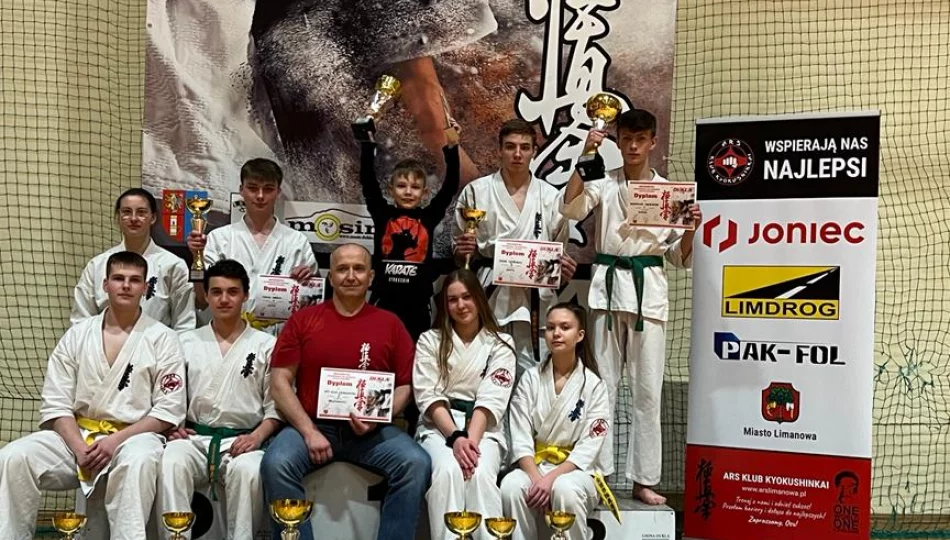 9 medali i II miejsce w klasyfikacji drużynowej limanowskich karateków na Mistrzostwach Makroregionu Południowego w Karate Kyokushin - zdjęcie 1