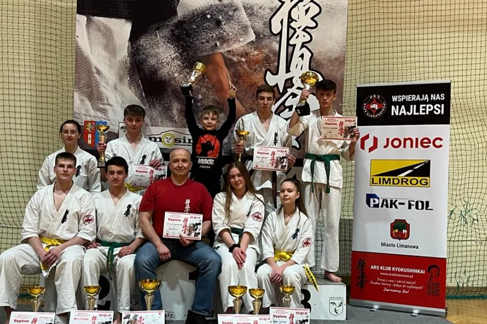 9 medali i II miejsce w klasyfikacji drużynowej limanowskich karateków na Mistrzostwach Makroregionu Południowego w Karate Kyokushin - zdjęcie 2