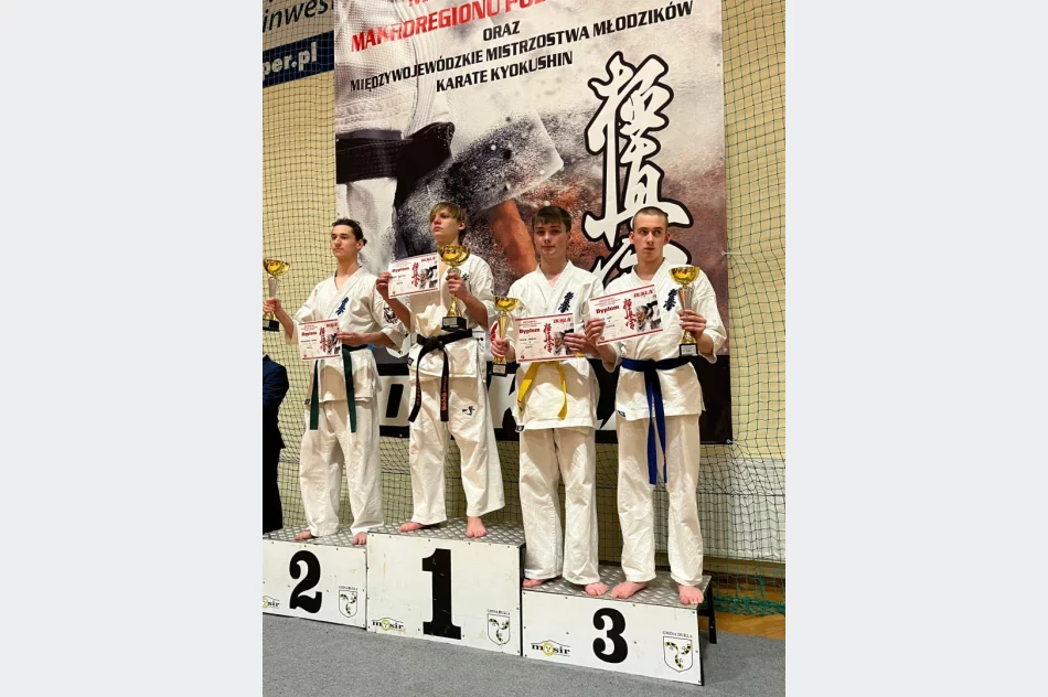 9 medali i II miejsce w klasyfikacji drużynowej limanowskich karateków na Mistrzostwach Makroregionu Południowego w Karate Kyokushin - zdjęcie 3