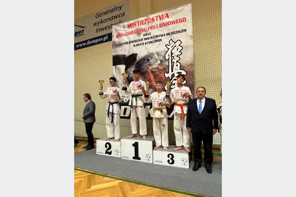 9 medali i II miejsce w klasyfikacji drużynowej limanowskich karateków na Mistrzostwach Makroregionu Południowego w Karate Kyokushin - zdjęcie 5