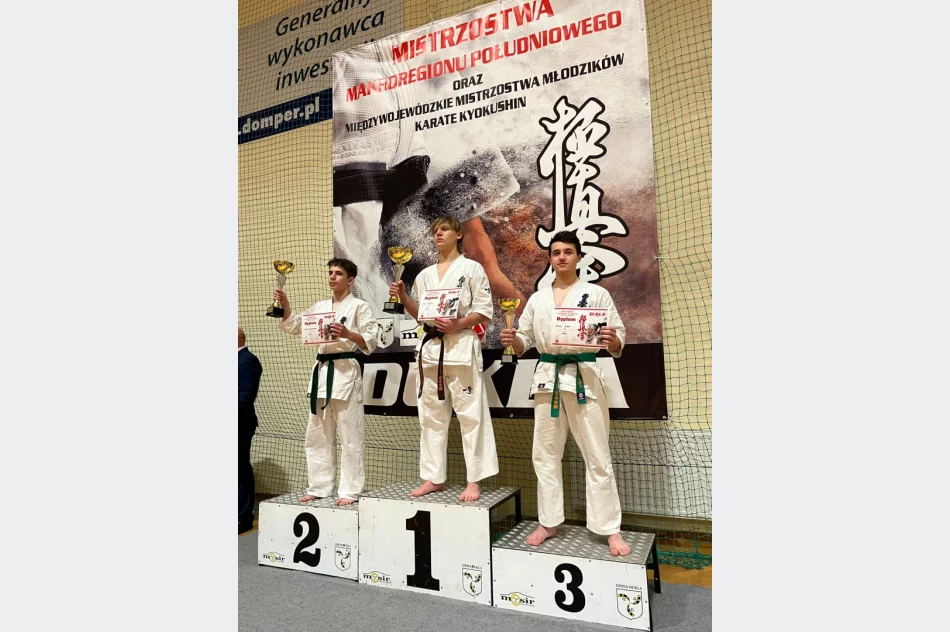 9 medali i II miejsce w klasyfikacji drużynowej limanowskich karateków na Mistrzostwach Makroregionu Południowego w Karate Kyokushin - zdjęcie 8