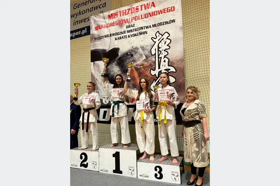 9 medali i II miejsce w klasyfikacji drużynowej limanowskich karateków na Mistrzostwach Makroregionu Południowego w Karate Kyokushin - zdjęcie 9