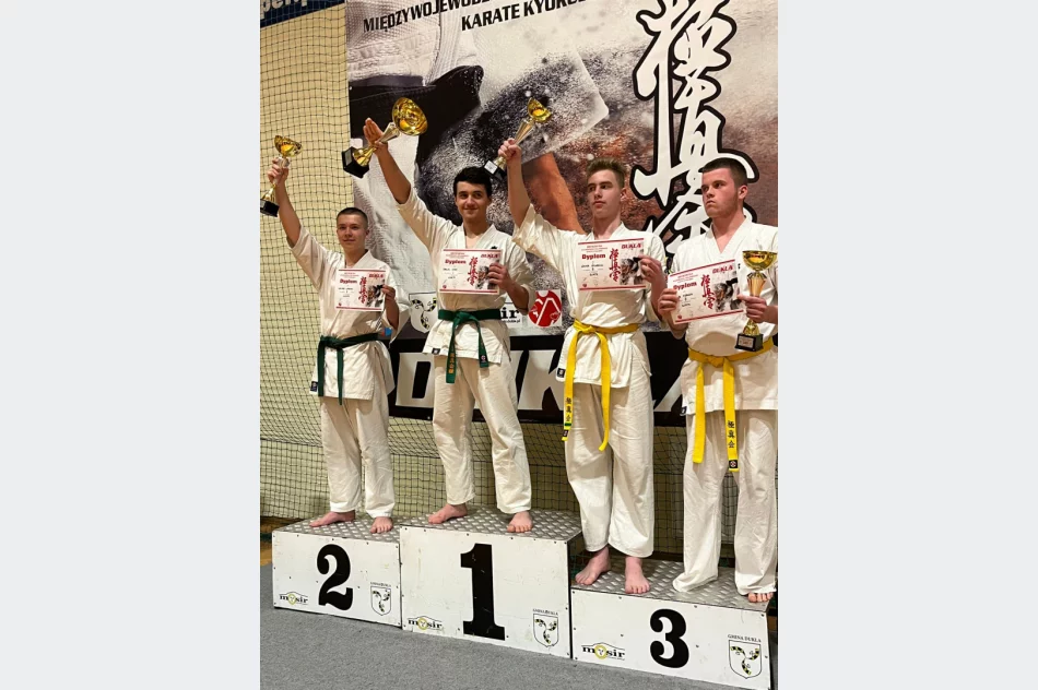 9 medali i II miejsce w klasyfikacji drużynowej limanowskich karateków na Mistrzostwach Makroregionu Południowego w Karate Kyokushin - zdjęcie 10