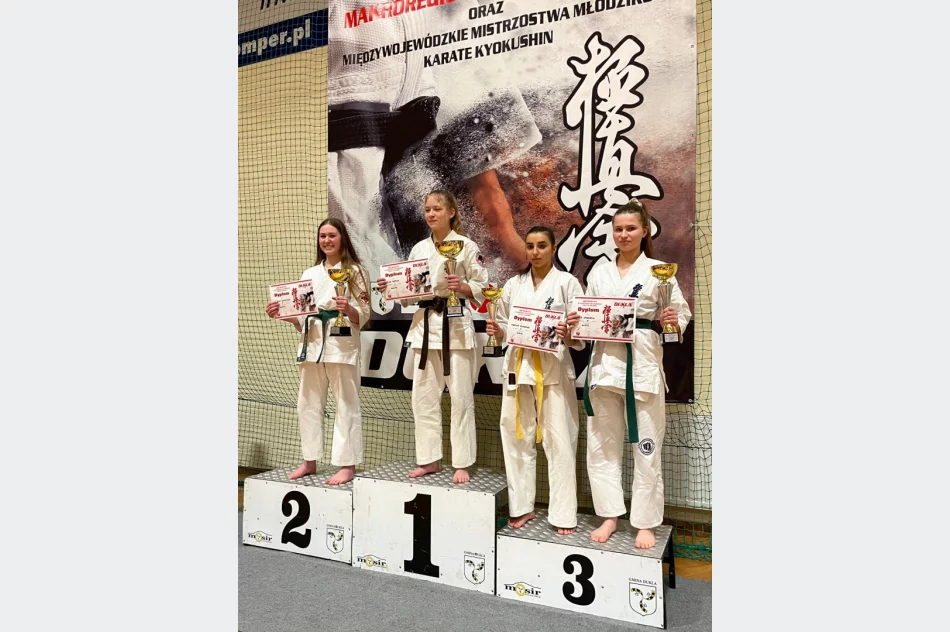 9 medali i II miejsce w klasyfikacji drużynowej limanowskich karateków na Mistrzostwach Makroregionu Południowego w Karate Kyokushin - zdjęcie 11