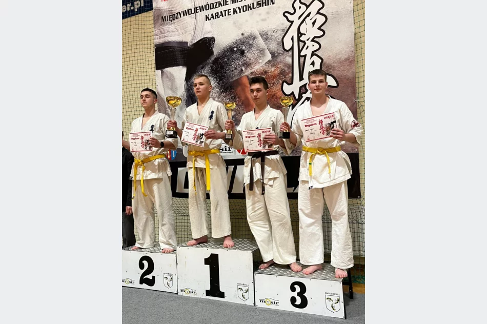 9 medali i II miejsce w klasyfikacji drużynowej limanowskich karateków na Mistrzostwach Makroregionu Południowego w Karate Kyokushin - zdjęcie 12