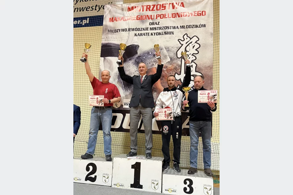 9 medali i II miejsce w klasyfikacji drużynowej limanowskich karateków na Mistrzostwach Makroregionu Południowego w Karate Kyokushin - zdjęcie 13