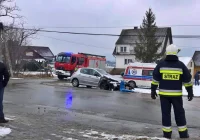 Uderzył w słup i doprowadził do wywrócenia pojazdu - zdjęcie główne