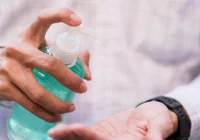 7 nowych zakażeń, jedna osoba zmarła - zdjęcie główne