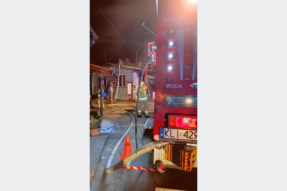 Zapalił się dach warsztatu mechanicznego - zdjęcie 2