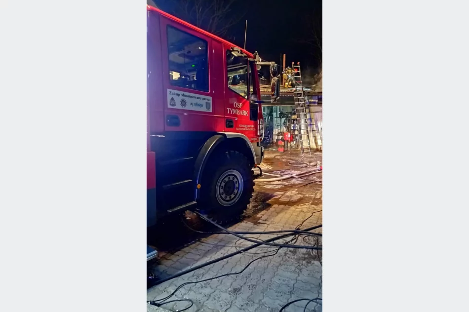 Zapalił się dach warsztatu mechanicznego - zdjęcie 3