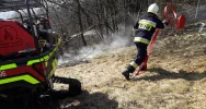 Dwie osoby poparzone w wyniku pożaru traw, wezwano śmigłowiec LPR - zdjęcie 2
