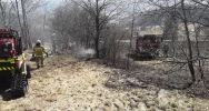Dwie osoby poparzone w wyniku pożaru traw, wezwano śmigłowiec LPR - zdjęcie 5