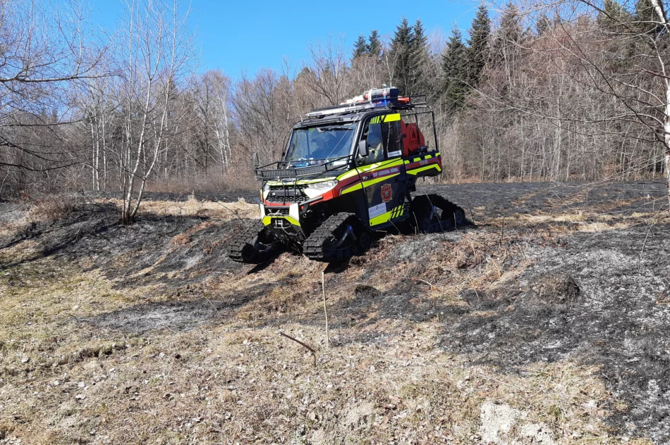 Dwie osoby poparzone w wyniku pożaru traw, wezwano śmigłowiec LPR - zdjęcie 9