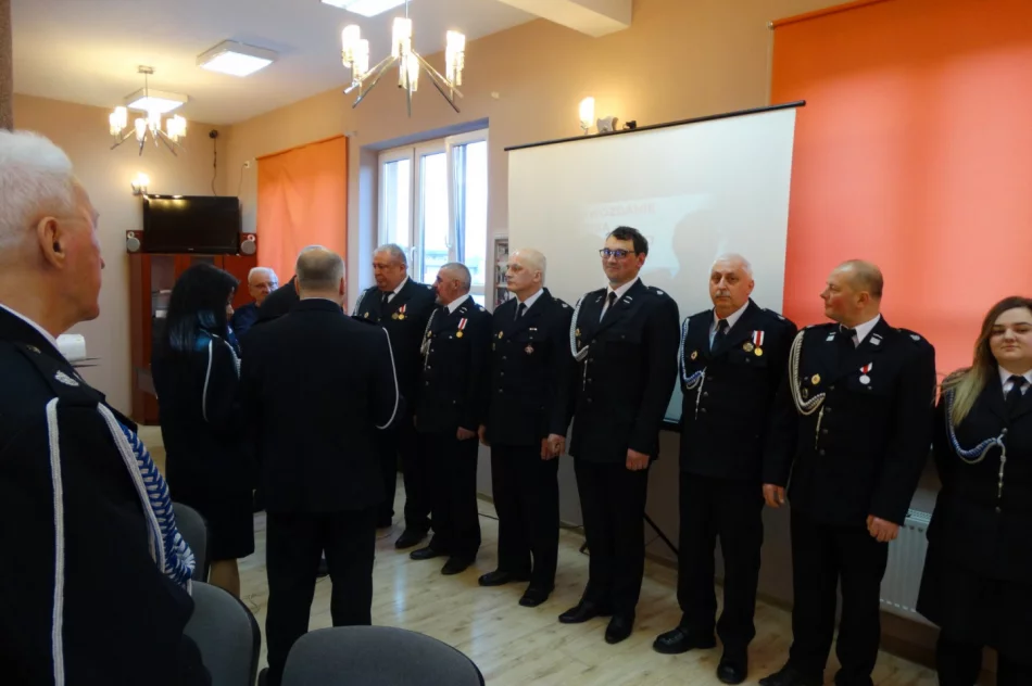 Podczas walnego zebrania OSP Limanowa wręczono odznaczenia i medale zasłużonym druhom - zdjęcie 2