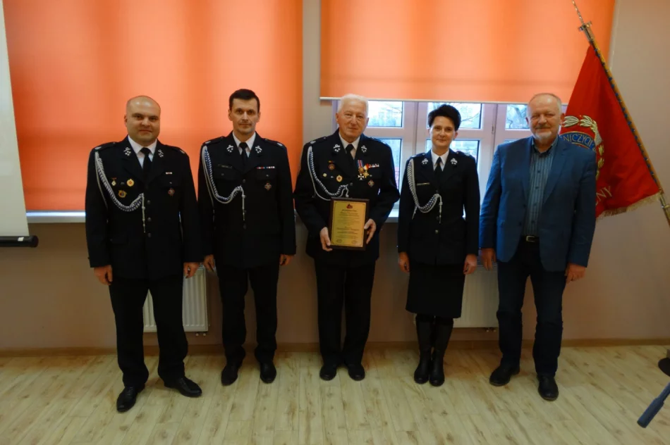 Podczas walnego zebrania OSP Limanowa wręczono odznaczenia i medale zasłużonym druhom - zdjęcie 4